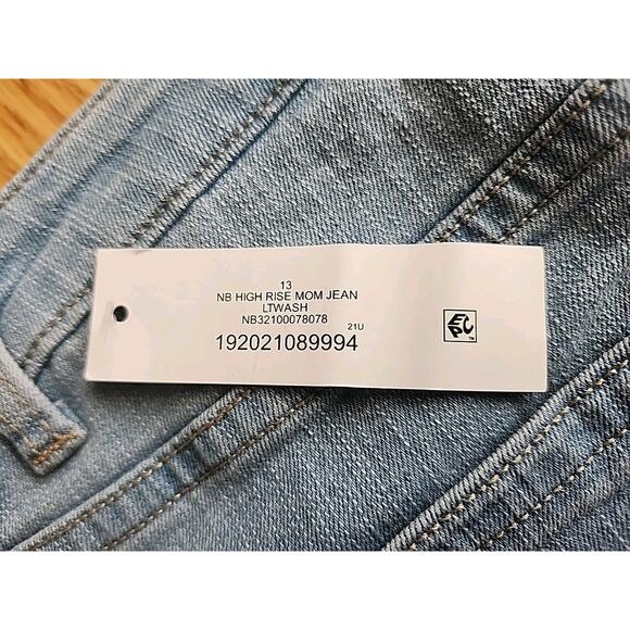 NWT No Boundaries Women’s Juniors Size 13 High Rise Mom Jeans Denim Light Wash - Picture 6 of 9